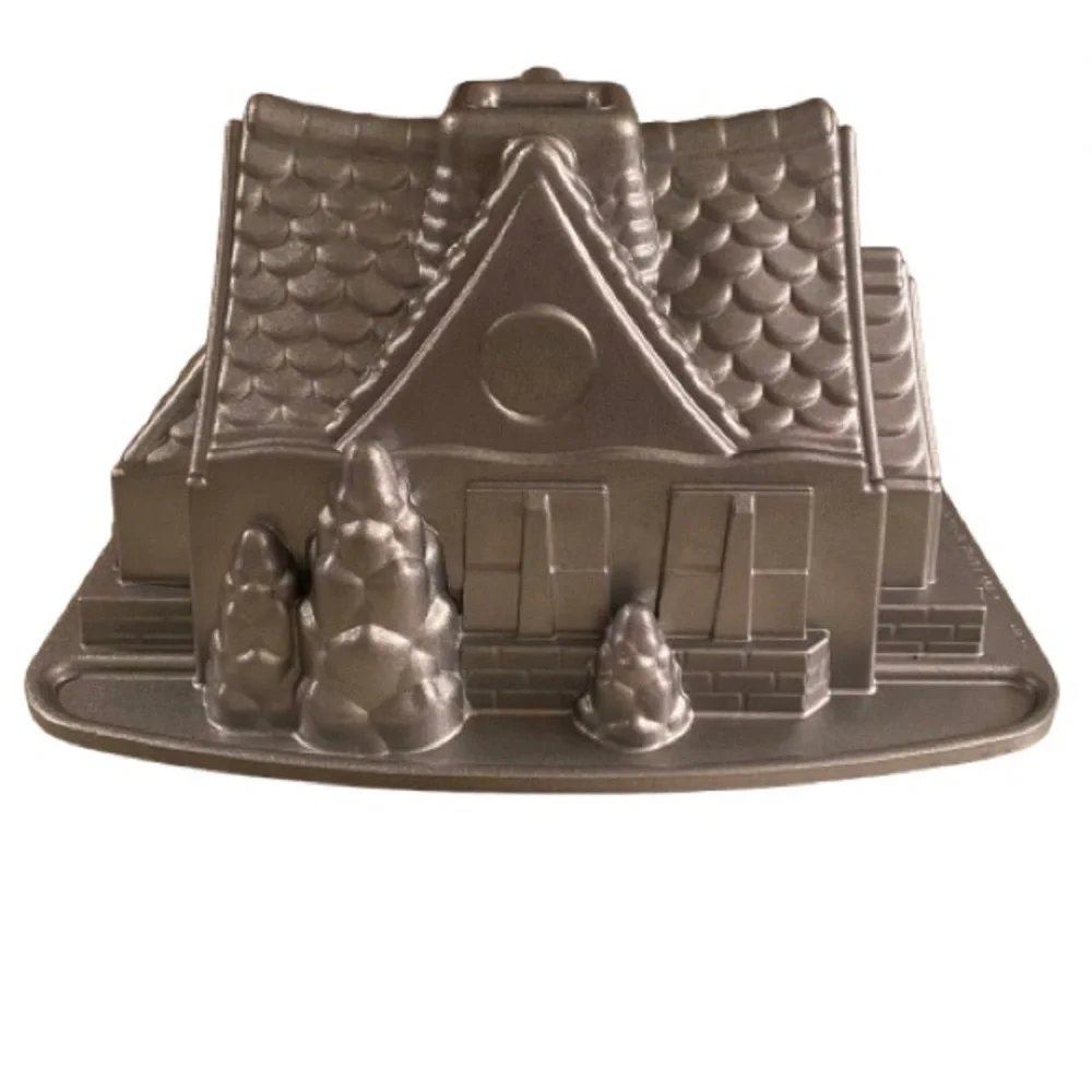 Nordic Ware Gingerbread House Cottage Bundt Cake Pan 9 Cup Nonstick Aluminum EUC
